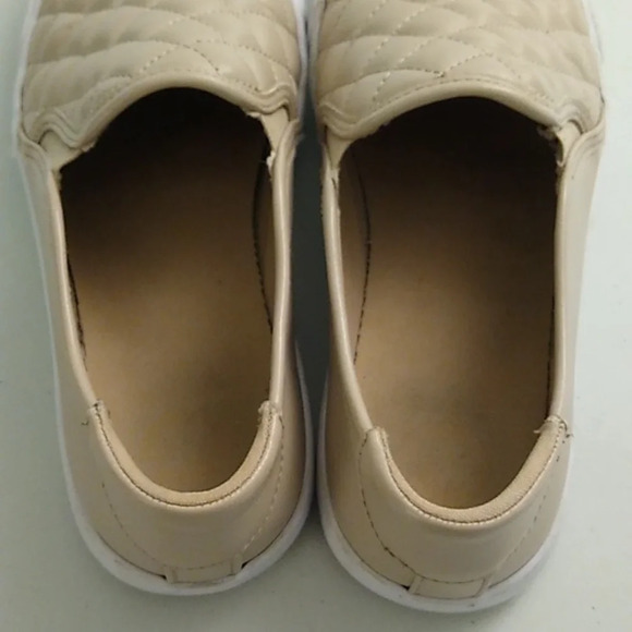 Guess Tan Quilted/Slip-on/Tennis Shoes/Casual Loafer - Picture 8 of 10